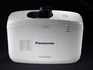 Проектор Panasonic PT-FZ570U &mdash; б/в 2601 година напрацювання PT-FZ570U фото