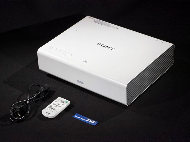 Proiector Sony VPL-CH370 &mdash; folosit, 390 h de funcționare VPLCH370 foto
