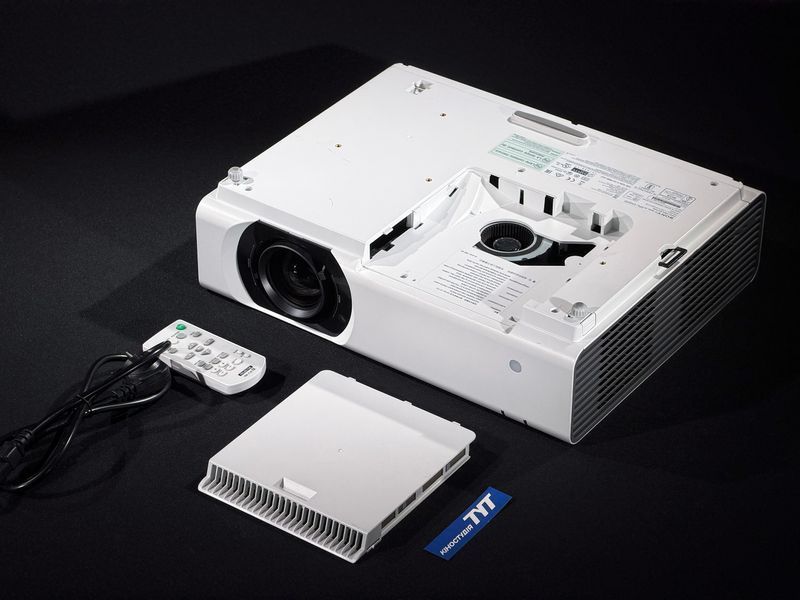 Proiector Sony VPL-CH370 &mdash; folosit, 390 h de funcționare VPLCH370 foto